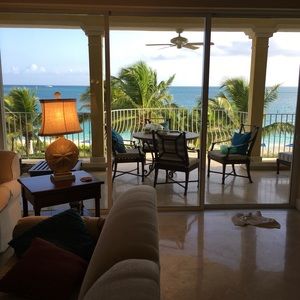 Meet your Posher, Claudine